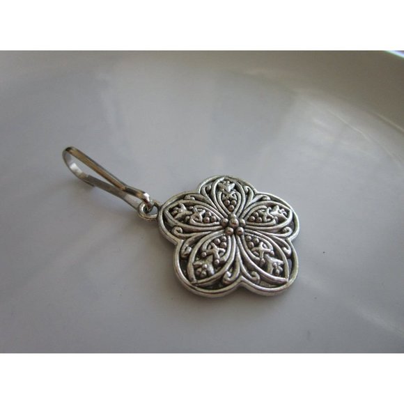 Silver tone carved flower daisy charm for zipper pull jackets purse flower charm - Picture 4 of 5